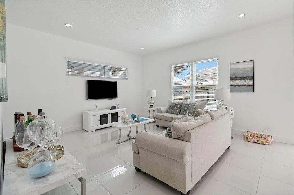 Gorgeous 4Bd Close to Disney With Spa at Reunion Resort 1552 - photo 5