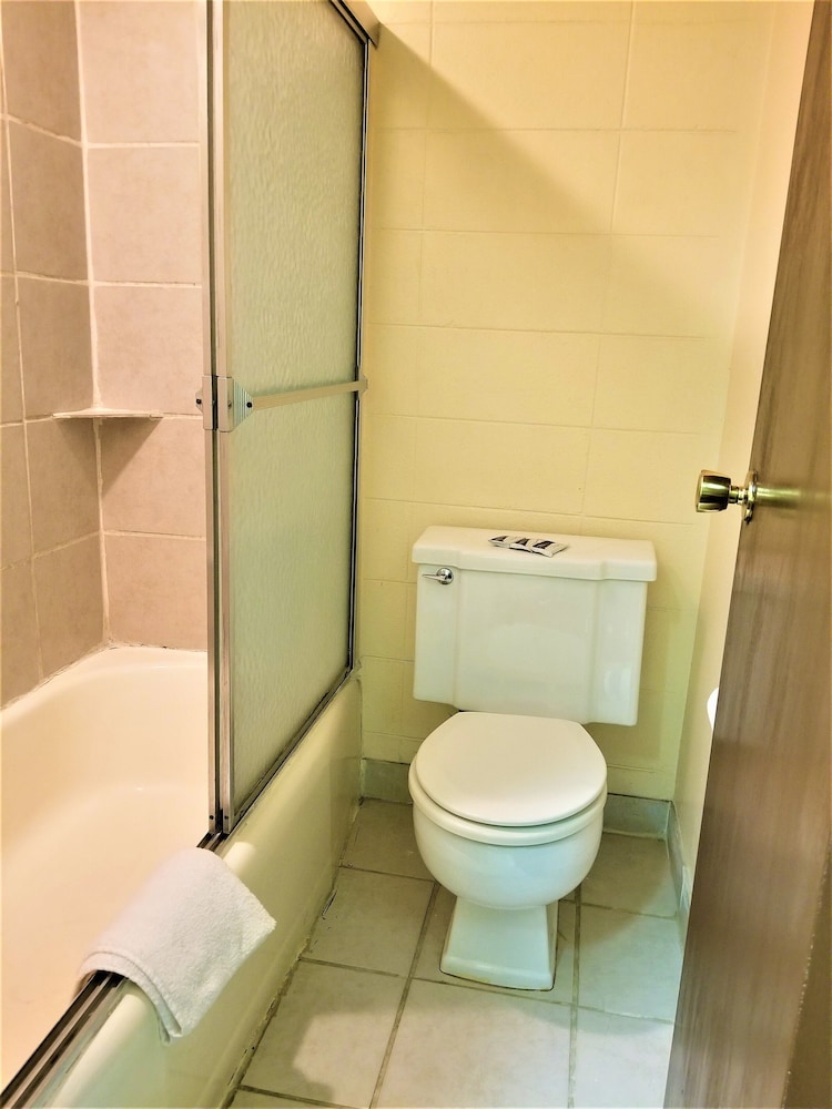 Town House Motor Inn - photo 10