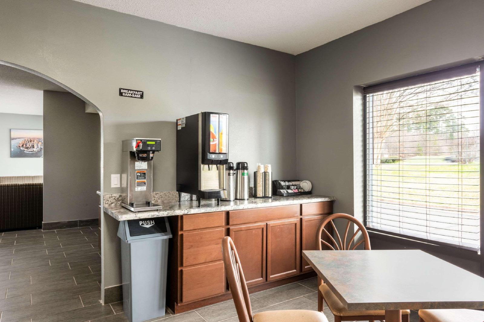 Southern Inn and Suites - photo 20