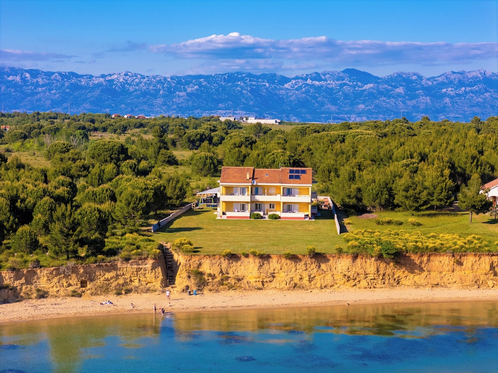 Apartments Lilly — 4-Star Luxury Hotel in Nin, Croatia