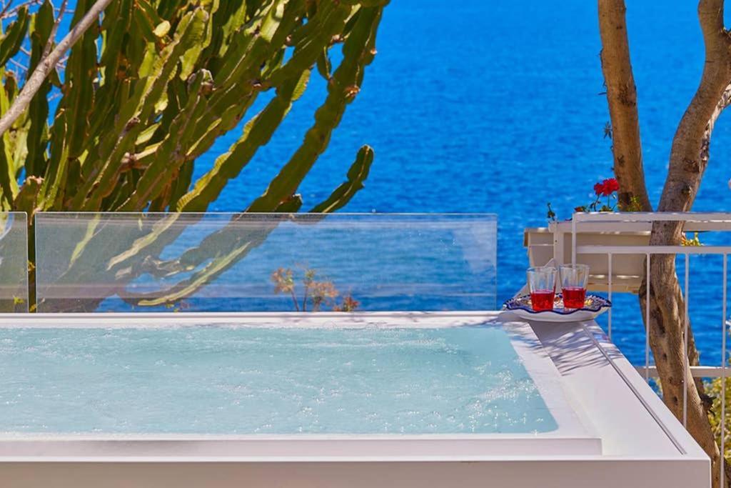 Casa Mama Private Access To Sea — 4-Star Luxury Hotel in Santa Flavia, Italy