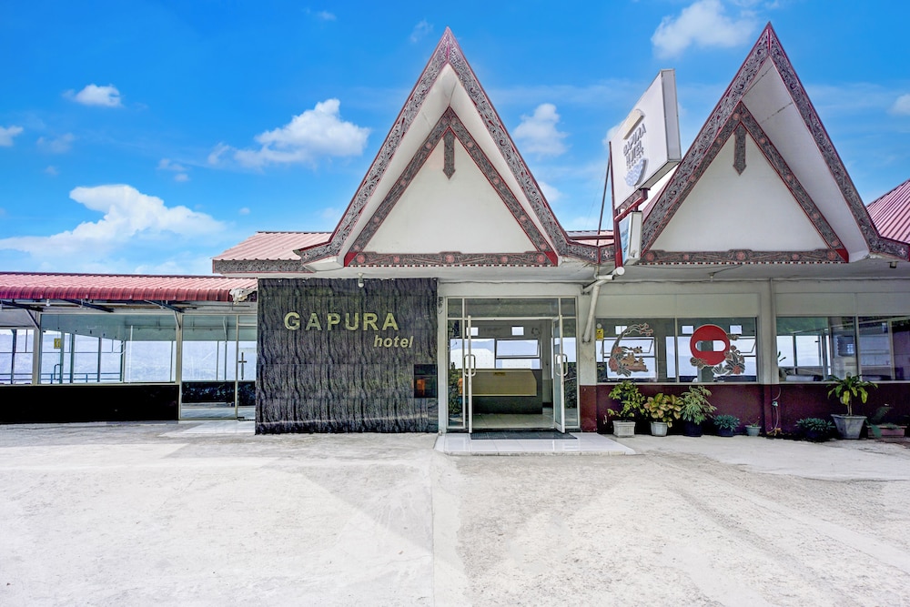OYO 94772 Gapura Hotel in Parapat, Indonesia