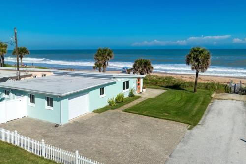 Sunrise Cottage Beachfront Home — 4-Star Luxury Hotel in Ormond Beach, United States