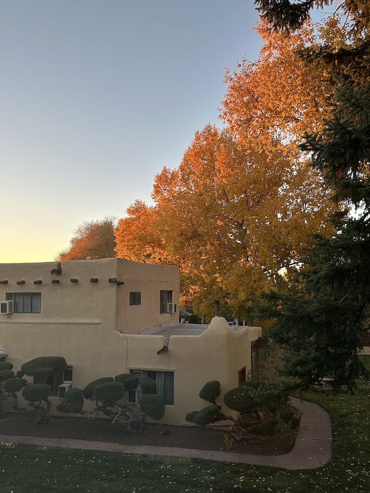 El Pueblo Lodge - photo 60