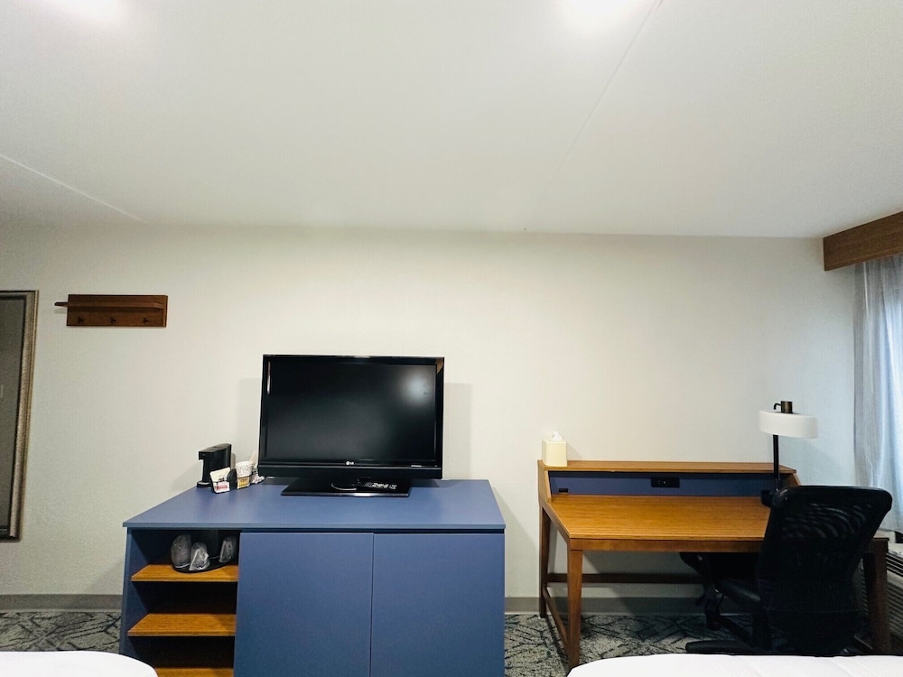 Country Inn & Suites by Radisson Canton near Hall - photo 10