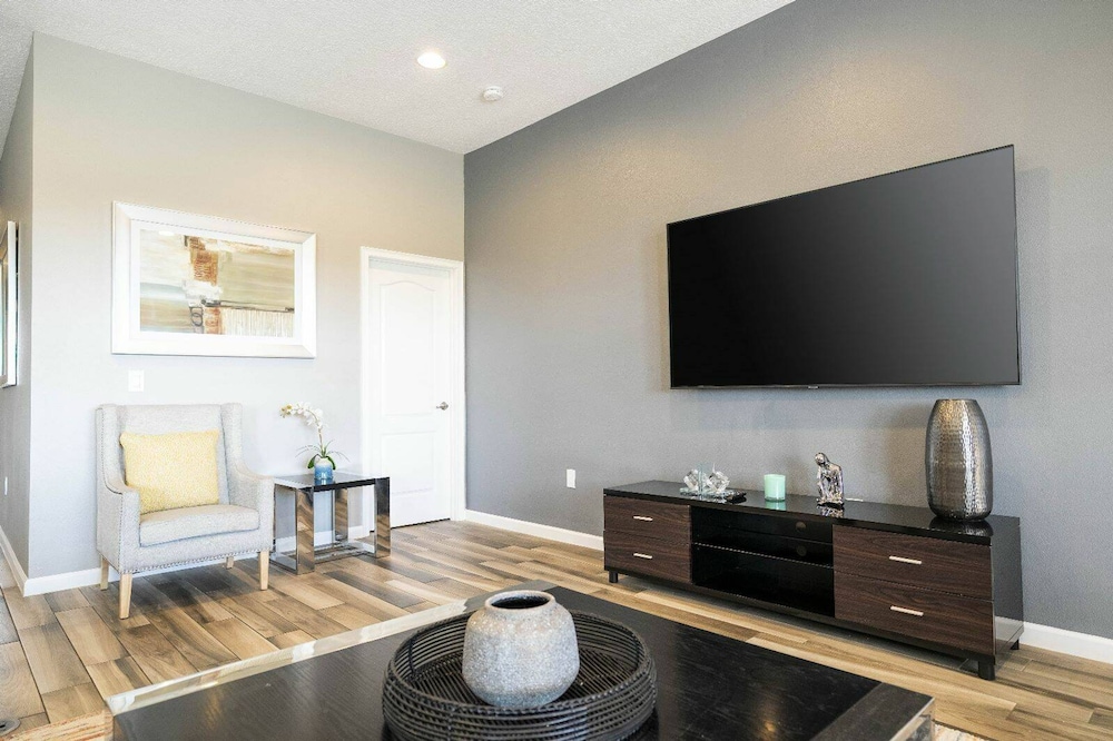 Solterra 12bd 11 5bat Sleeps24 Disney Pool Spa - photo 13