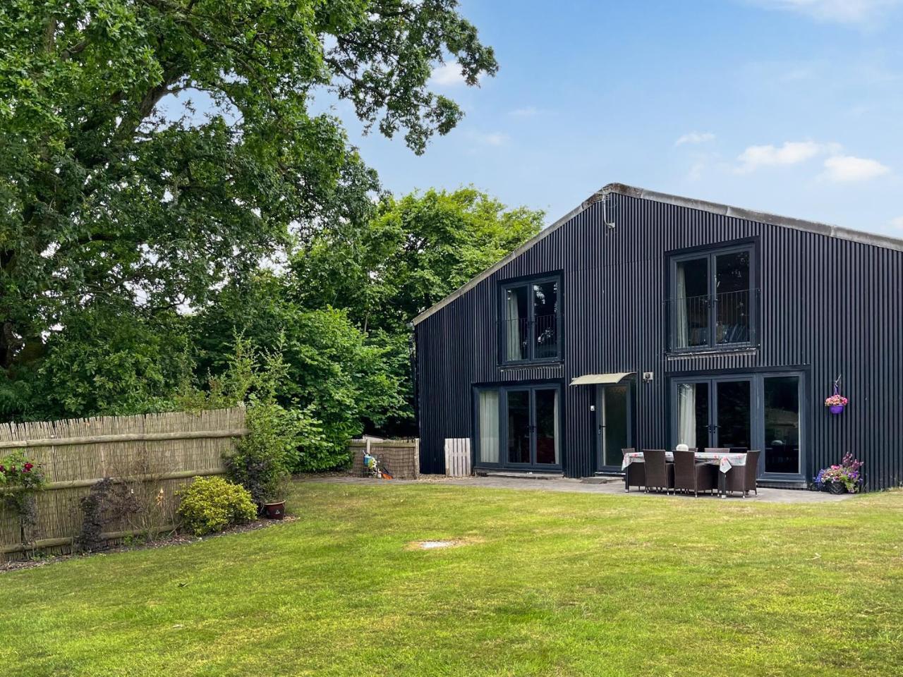 Hill Farm Barn in Fordingbridge, United Kingdom