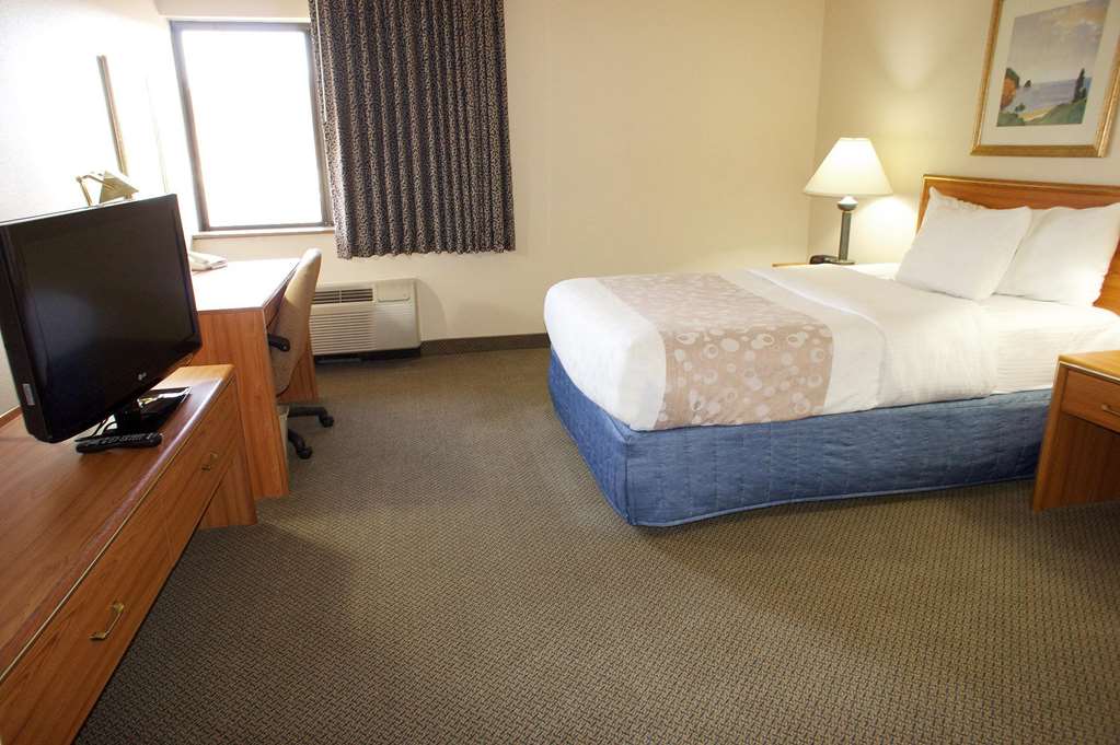 Days Inn by Wyndham Pleasant Prairie Kenosha - photo 20