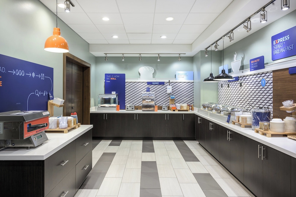 Holiday Inn Express & Suites Phoenix East Gilbert by IHG - photo 51