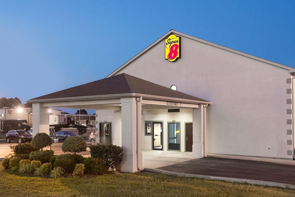 Super 8 by Wyndham Booneville — hotel in Booneville