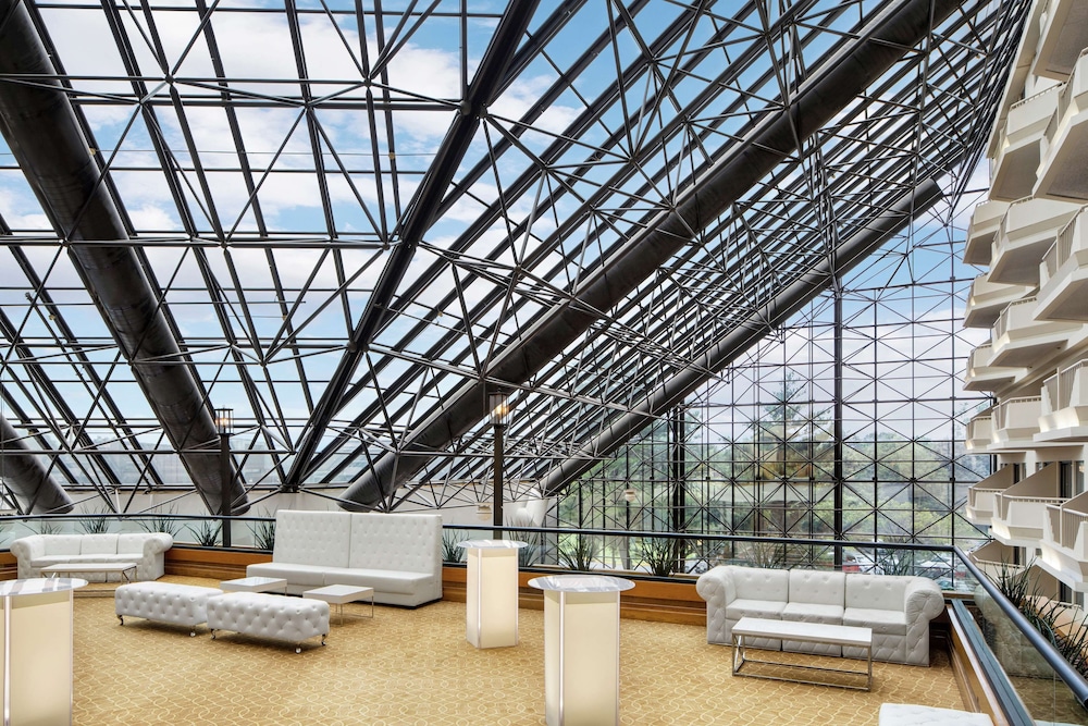 DoubleTree by Hilton Hotel Newark Airport - photo 2