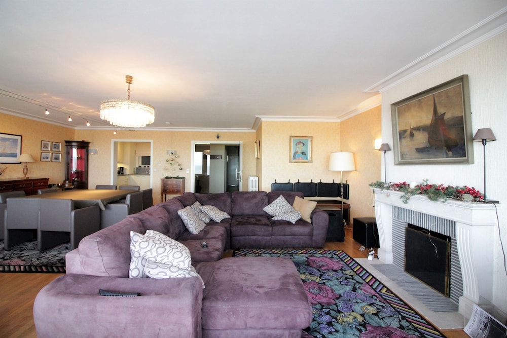 Apartment in Het Zoute near Zeedijk Promenade — 4-Star Luxury Hotel in Knokke-Heist, Belgium
