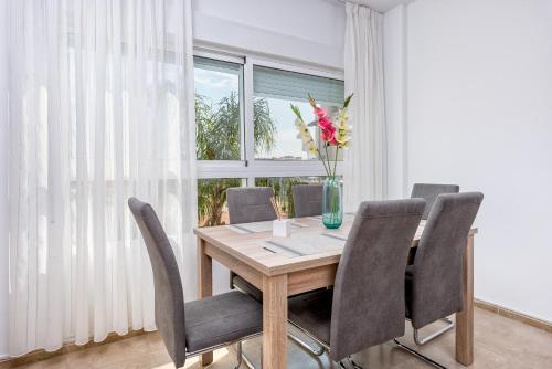 WintowinRentals Best Location Beach Pool & Parking — 4-Star Luxury Hotel in Rincon De La Victoria, Spain