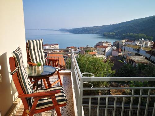 Sea View Apartment with 3 Bedrooms in Amfilochia — 4-Star Luxury Hotel in Amfilochia, Greece