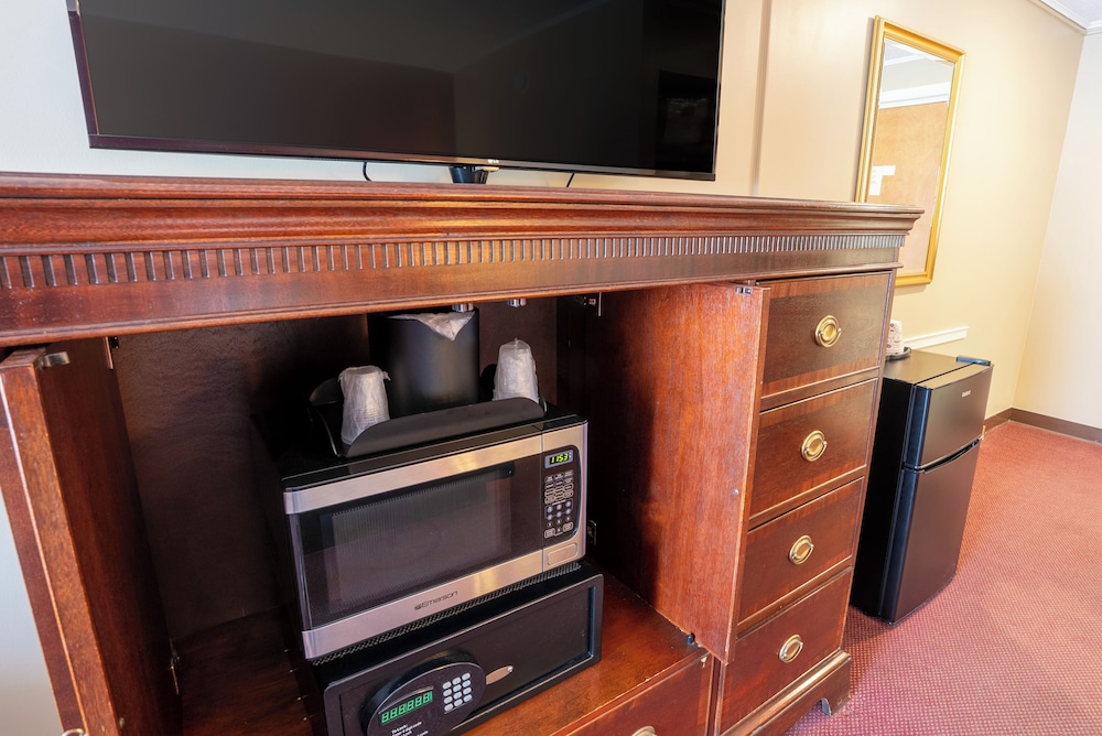 Fireside Inn & Suites Gilford - photo 30