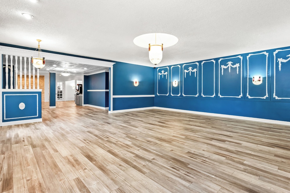 HomeTowne Studios by Red Roof Yuba City Bonanza Marysville - photo 47