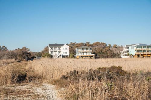Ocean Wind by Oak Island Accommodations - photo 3