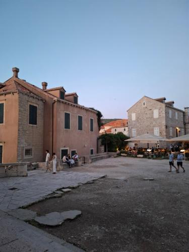 Studio Ella