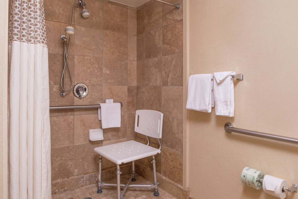 Hampton Inn & Suites Charlotte Arrowood Rd. - photo 43
