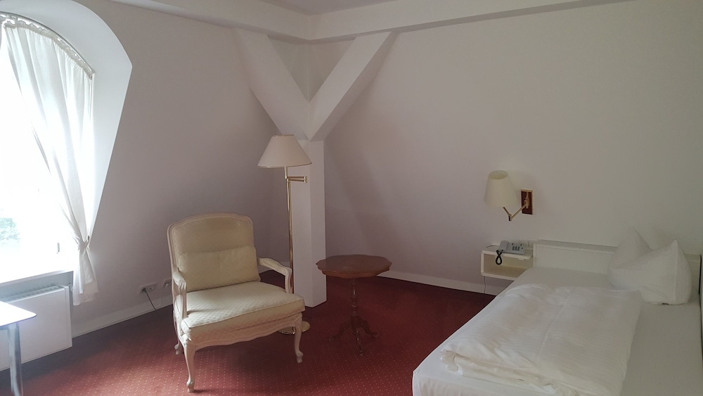 Hotel Schloss Storkau — Tangermuende — photo 4