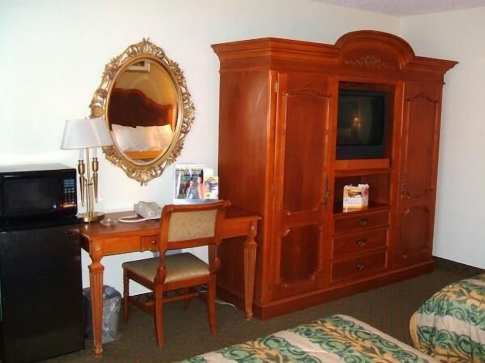 A Victory Hotel Southfield - photo 17