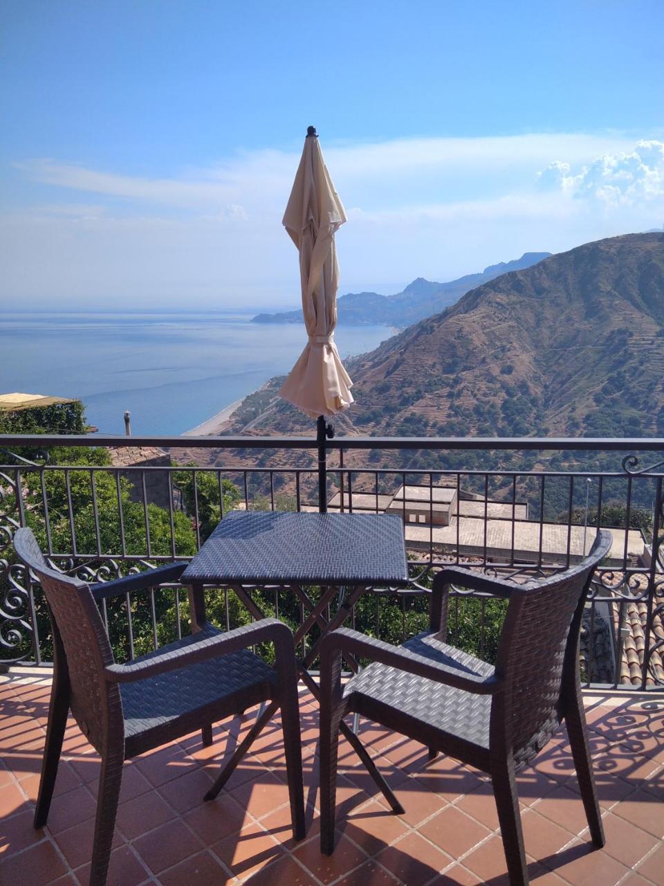 Casa Francesco — 4-Star Luxury Hotel in Forza D'agro, Italy