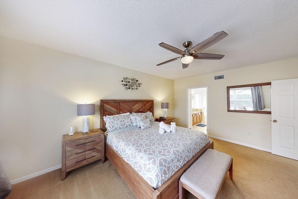 William's Lake Berkley Resort Vacation Home 5 Bedroom Home by Redawning - photo 2