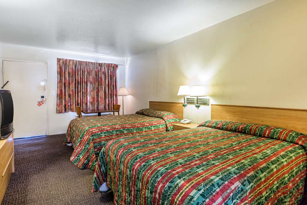 Rodeway Inn Magic Mountain Area - photo 9