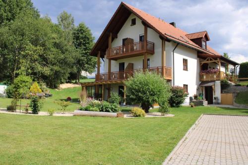 Gästehaus Sporrer — 4-Star Luxury Hotel in Neualbenreuth, Germany