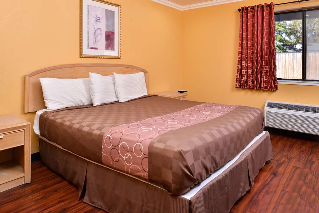 Americas Best Value Inn & Suites Clearlake Wine Country - photo 15