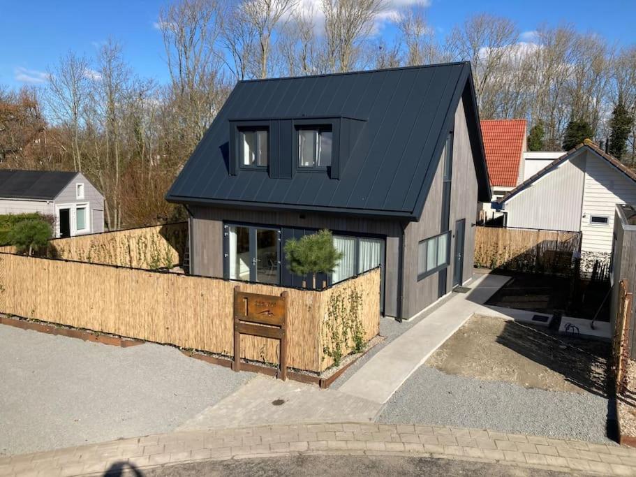 Vakantiewoning 1 aan zee 400 meter van het strand — 4-Star Luxury Hotel in Zoutelande, Netherlands