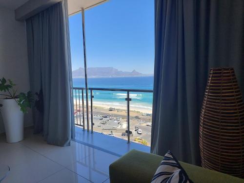 Infinity Beachfront 607 Apartment Bloubergstrand Cape Town — 4-Star Luxury Hotel in Cape Town, South Africa
