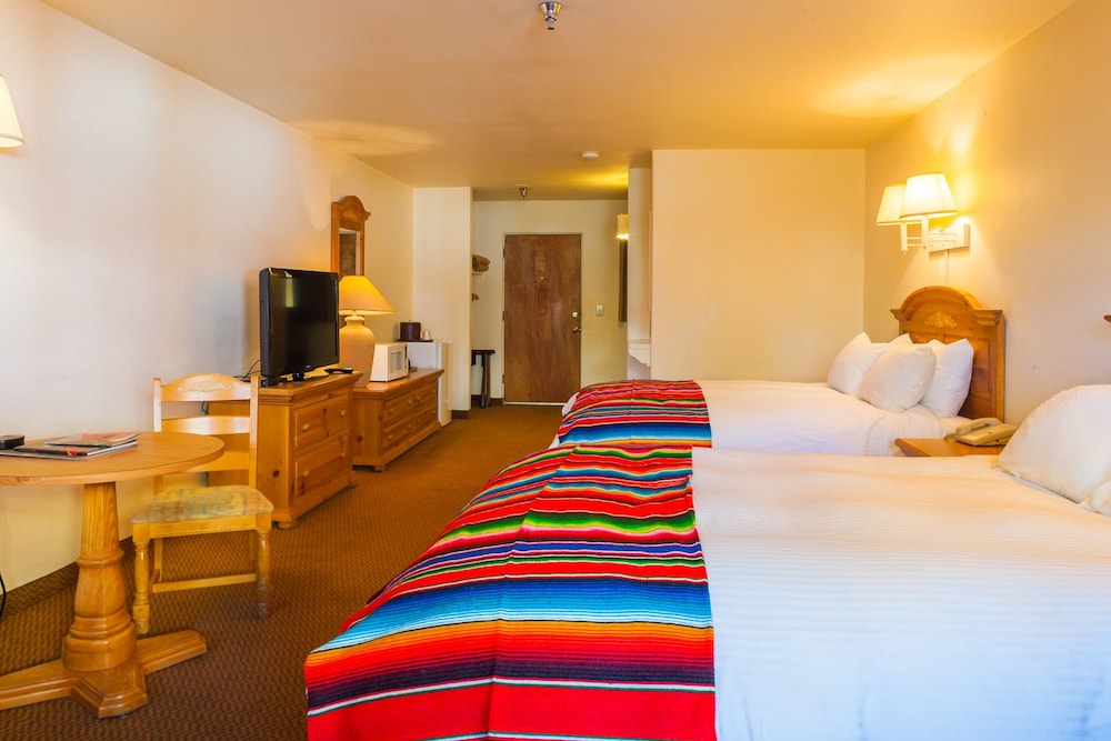 El Pueblo Lodge - photo 8