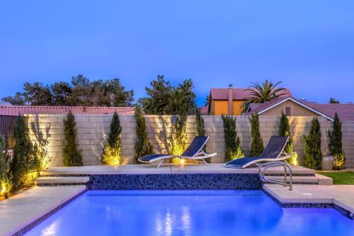 Sunset Swim Luxury Vegas Villa with Pool Hot Tub — 4-Star Luxury Hotel in Las Vegas, United States