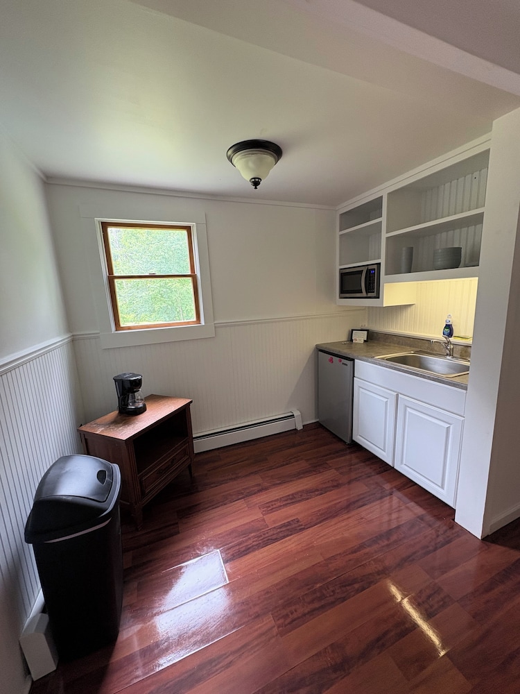 Saratoga Garden Motel - photo 11