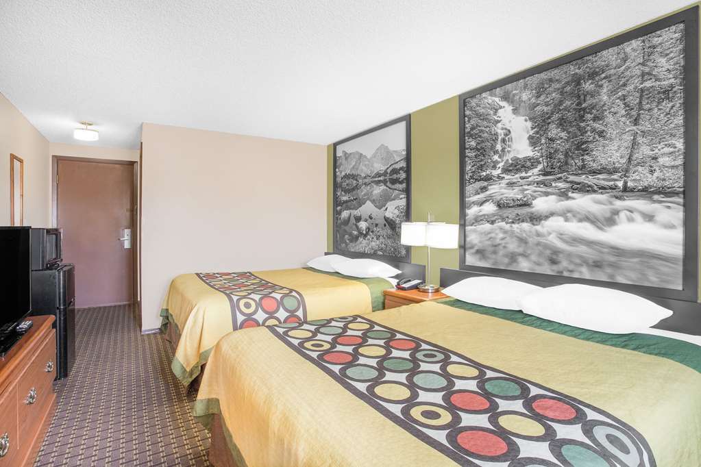 Super 8 by Wyndham Riverton - photo 12