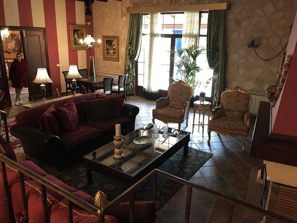 Hotel Rural Casa Mendoza — 4-Star Luxury Hotel in Corral De Almaguer, Spain
