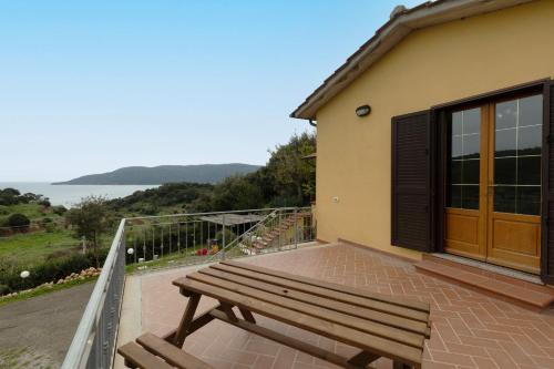 Capo d’Arco Il Tuo Rifugio con Vista Mare in Porto Azzurro, Italy