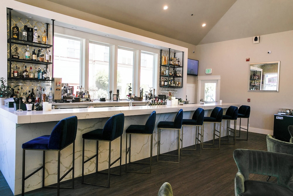 Majestic Inn & Spa - photo 77
