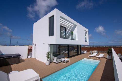 Villa Yolo Norte Private Pool Corralejo by Holidays Home — 4-Star Luxury Hotel in Corralejo, Spain
