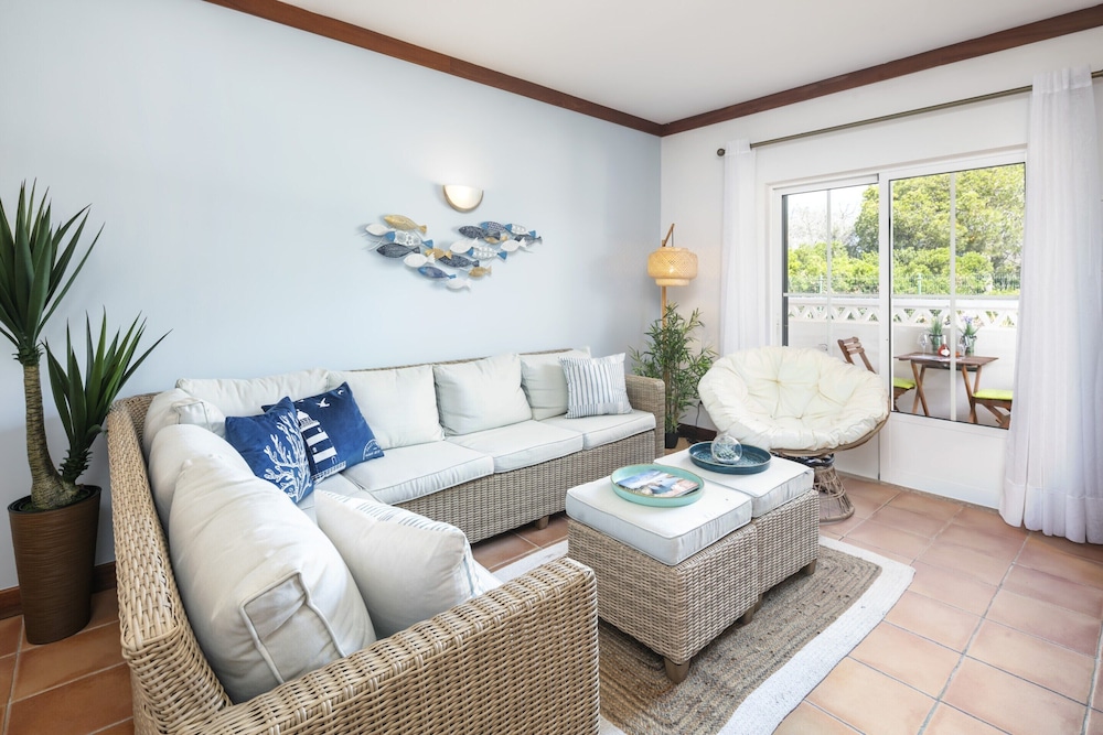 Charming apartment in Benagil with pool — 4-Star Luxury Hotel in Lagoa, Portugal