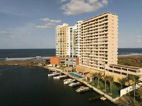 Departamento acogedor con vista al mar y alberca — 4-Star Luxury Hotel in Boca Del Rio, Mexico
