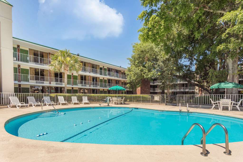 Days Inn by Wyndham Mt Pleasant Charleston Patriots Point - photo 3