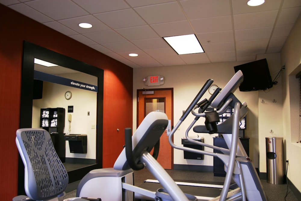 Hampton Inn & Suites Manchester Bedford - photo 22