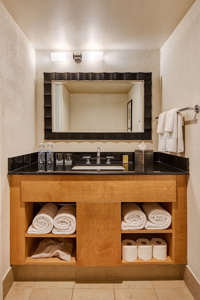 DoubleTree by Hilton Hotel Berkeley Marina - photo 47