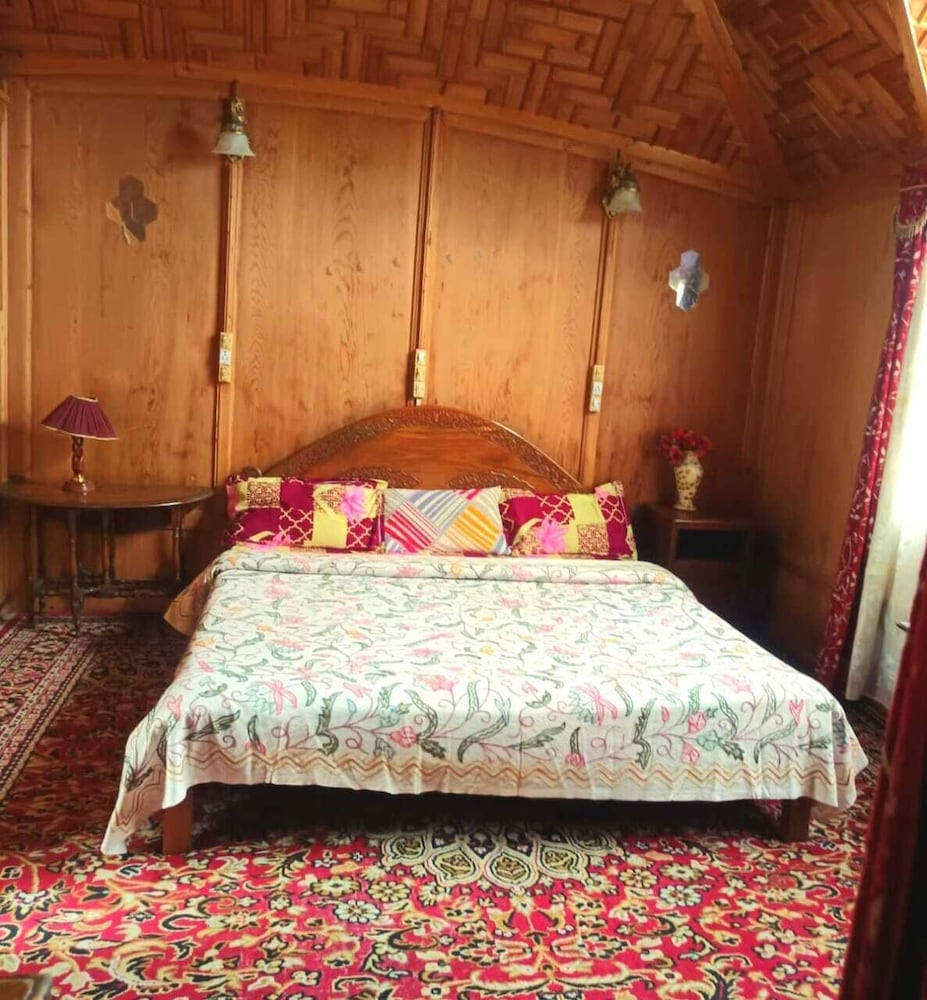 Rose Mary - carbon neutral hotel in Srinagar