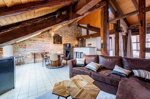 Plongez Dans L Histoire Du Centre Ville Le Refuge Medieval 3 Etoiles — Bourg En Bresse