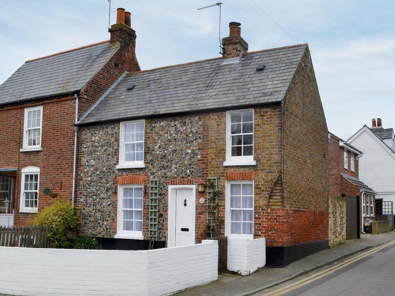 The Cottage — 4-Star Luxury Hotel in Broadstairs, United Kingdom