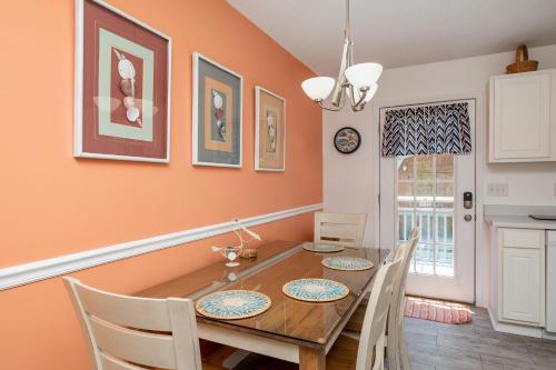 9th Street Sandy Feet by Oak Island Accommodations - photo 11