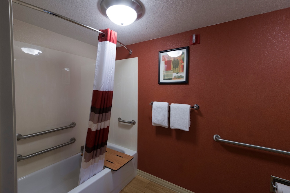 Red Roof Inn Dayton North Airport - photo 18
